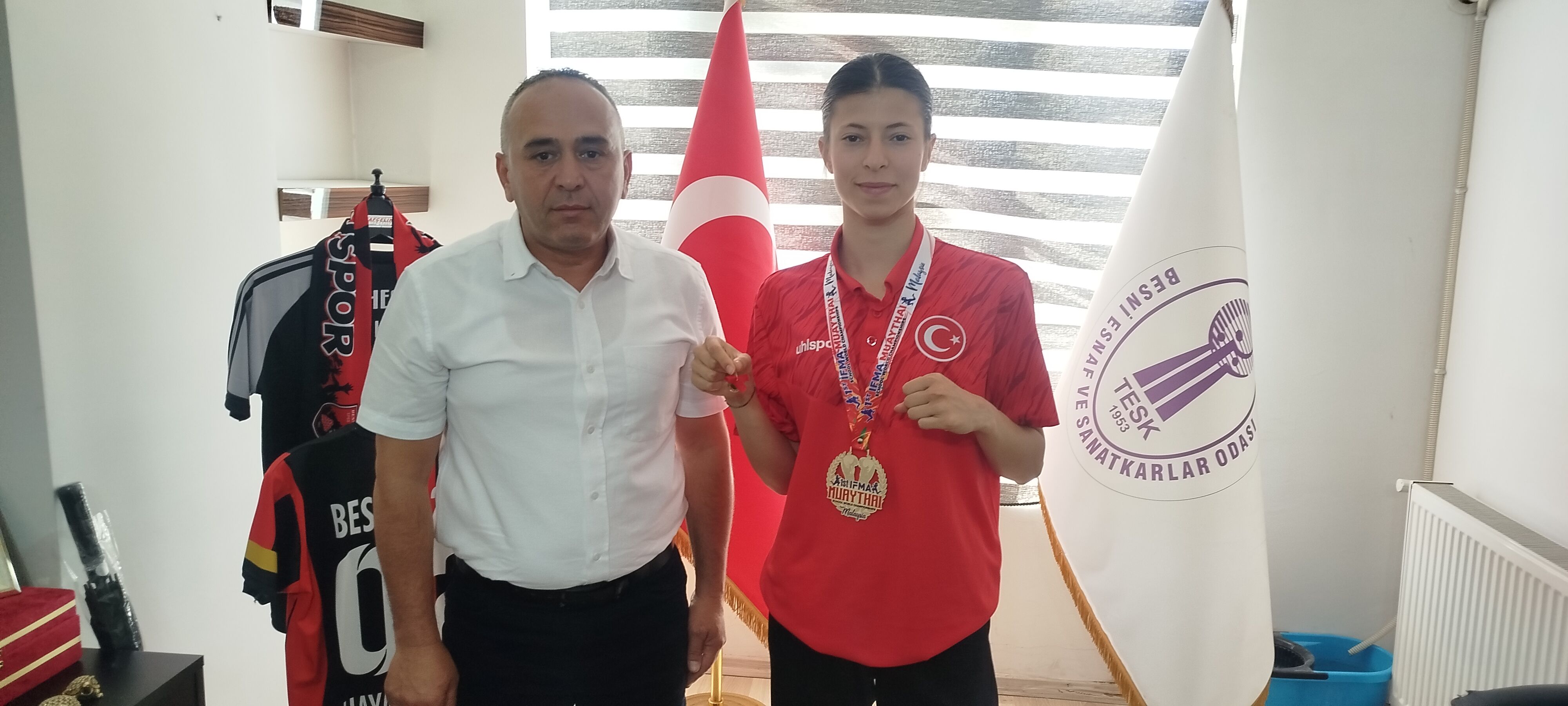Esnaflardan Dünya Şampiyonu Berfin'e Altın2