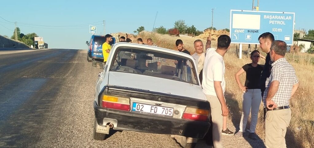 Şambayat'ta Otomobil Ile Traktör Çarpıştı