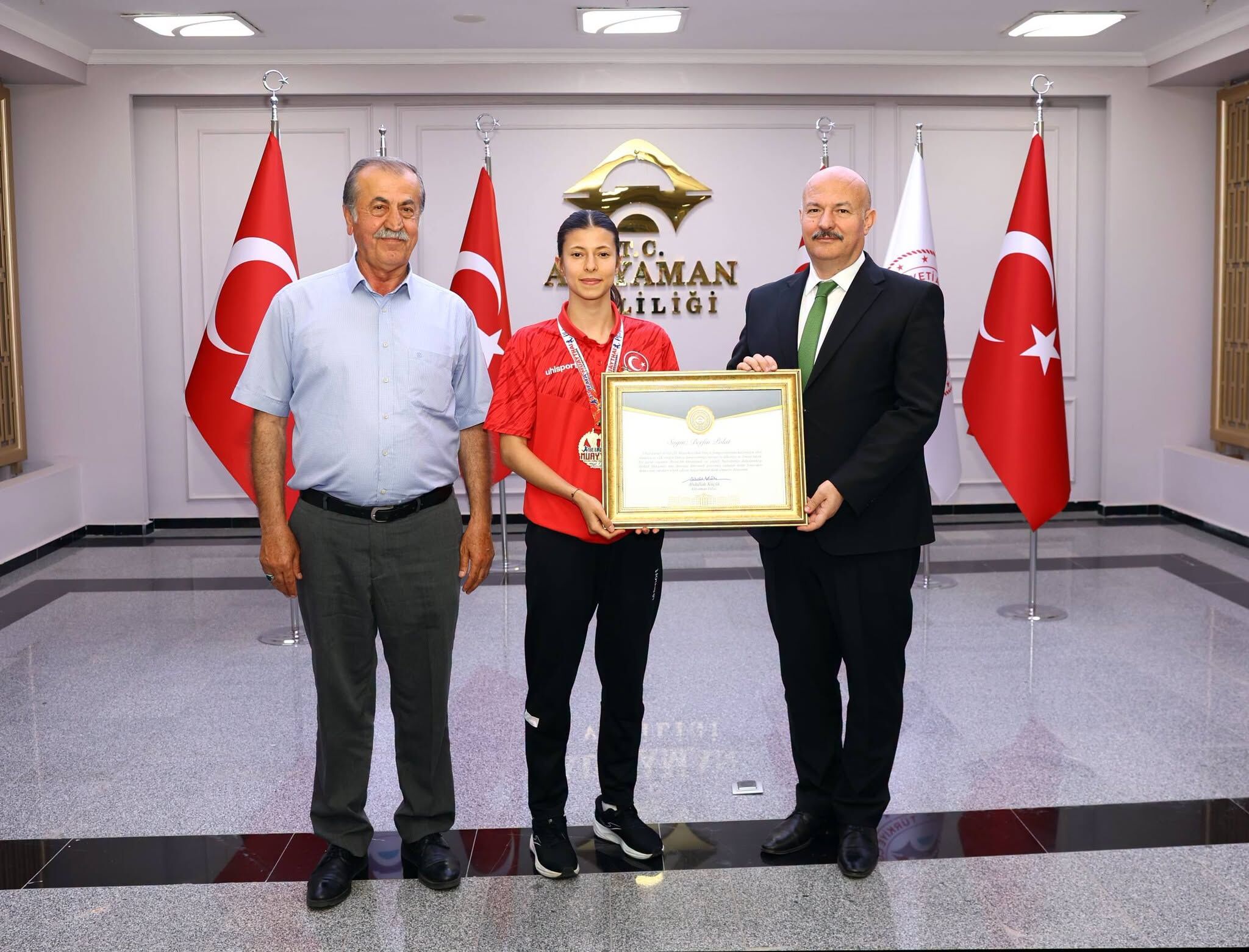 Vali Küçük, Besnili Dünya Şampiyonu Berfin'i Ağırladı2
