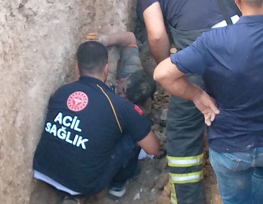 Adıyaman'da Göçük Altında Kalan Işçi Kurtarıldı1