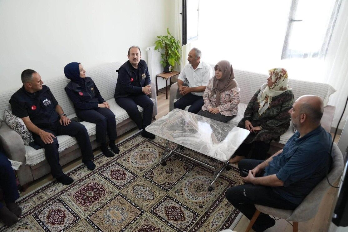 Afad Başkanı Gölbaşı'nda Depremzede Aileleri Ziyaret Etti