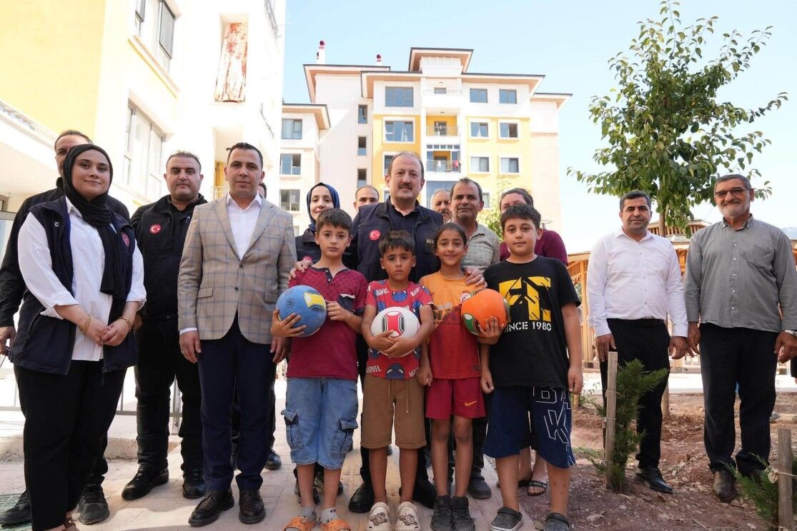 Afad Başkanı Gölbaşı'nda Depremzede Aileleri Ziyaret Etti1