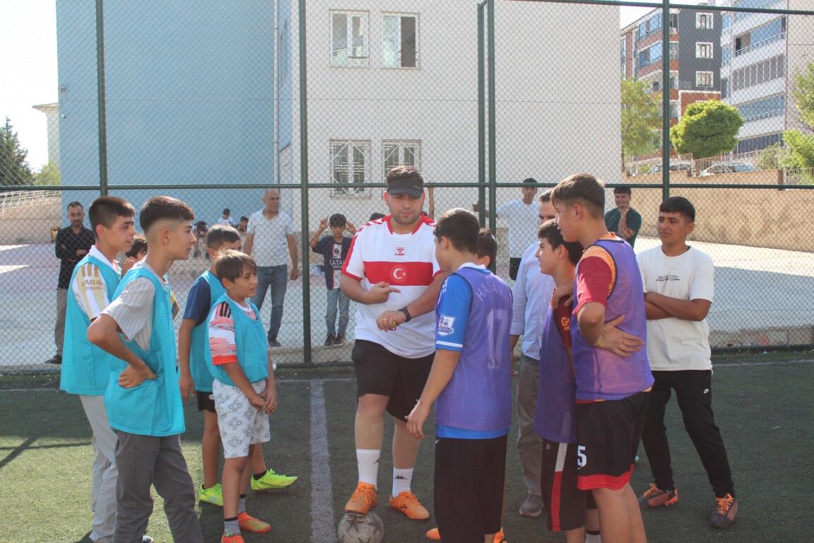 Besni'de Yaz Kur'an Kursları Arası Futbol Turnuvası (1) (Orta)