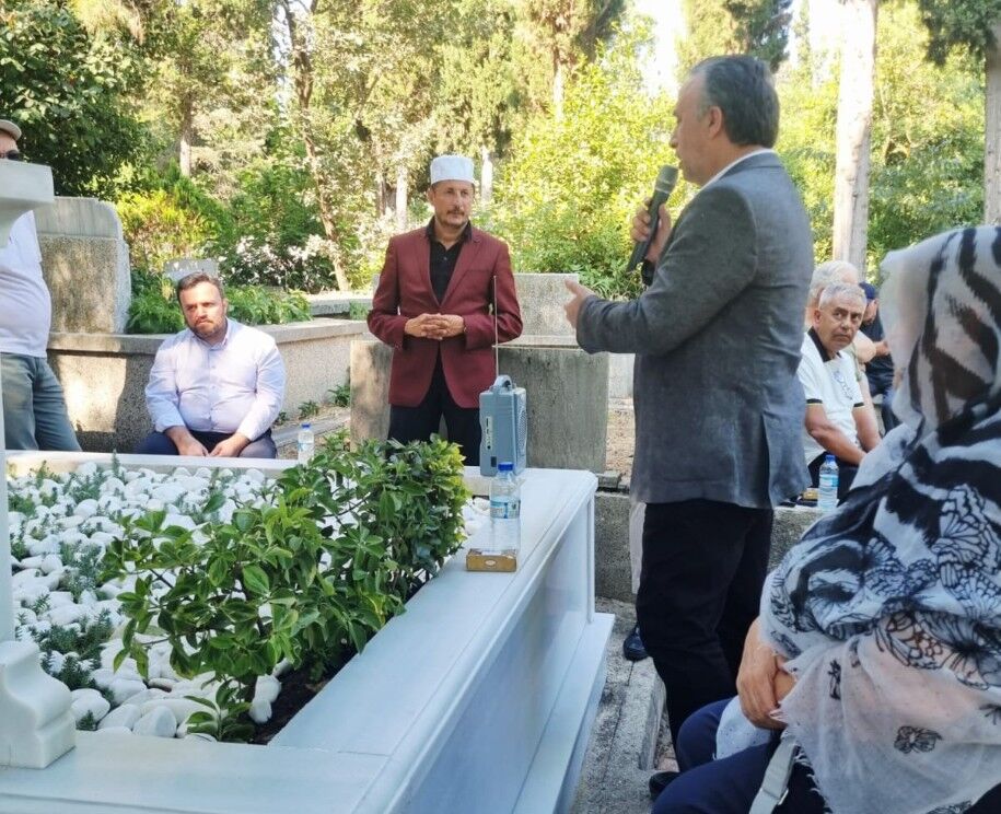 Besnili Siyasetçi Süleyman Arif Emre Dualarla Anıldı
