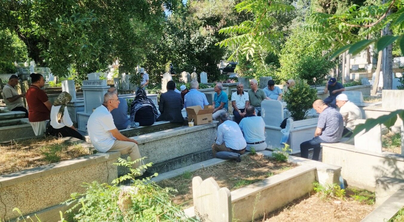 Besnili Siyasetçi Süleyman Arif Emre Dualarla Anıldı2