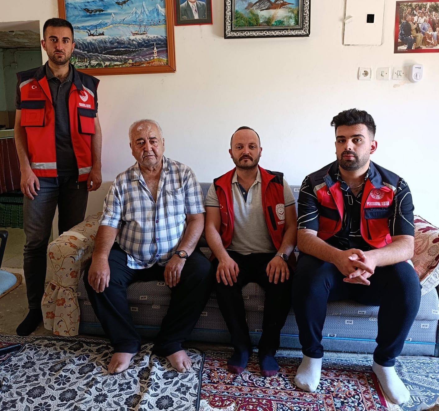 Sosyal Hizmet Ekibi Yaşlı Adamı Evinde Ölü Buldu4