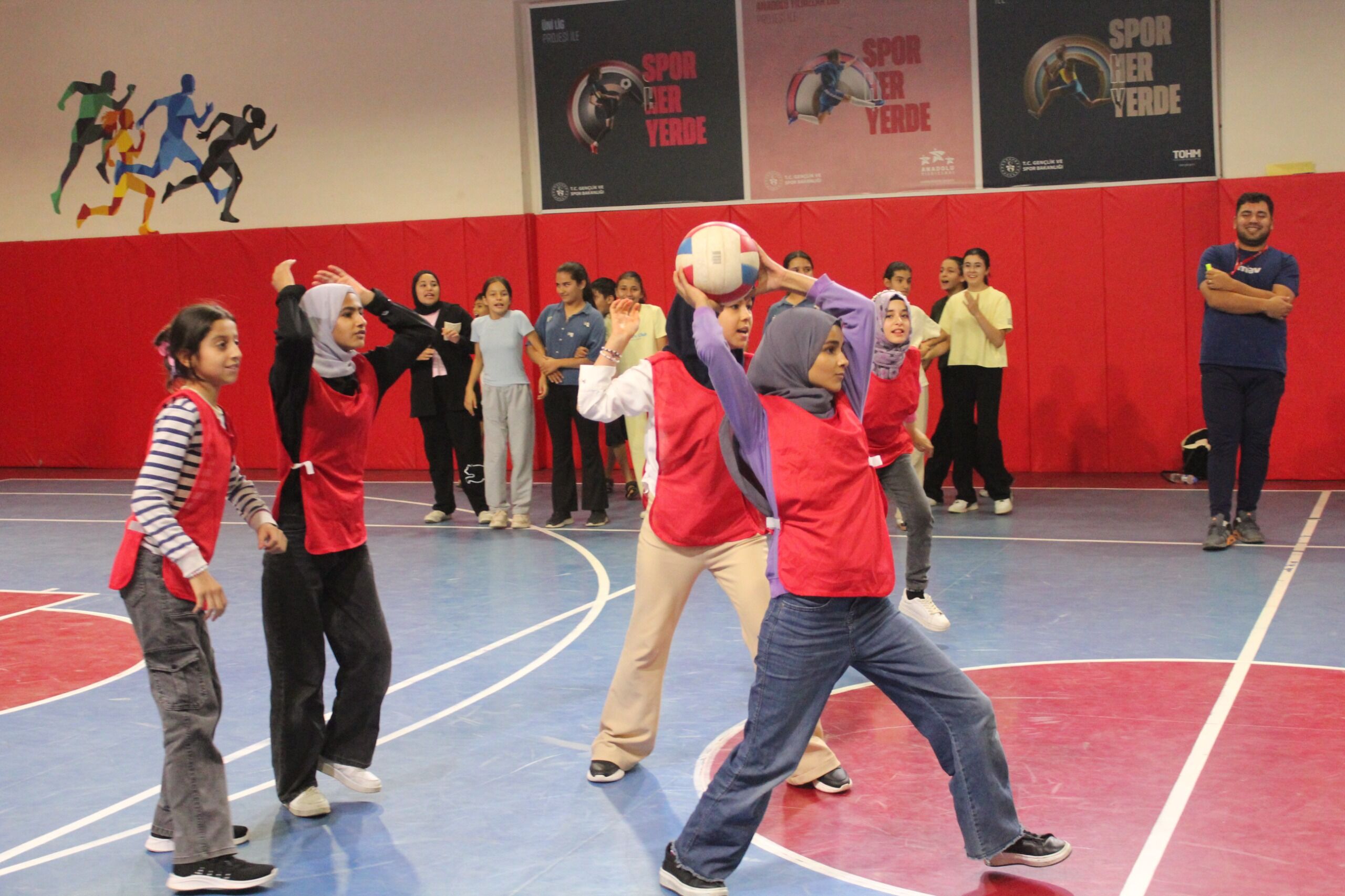3. Besni’de 550 Öğrenci Spor Ve Kardeşlik İçin Aynı Sahadaydı
