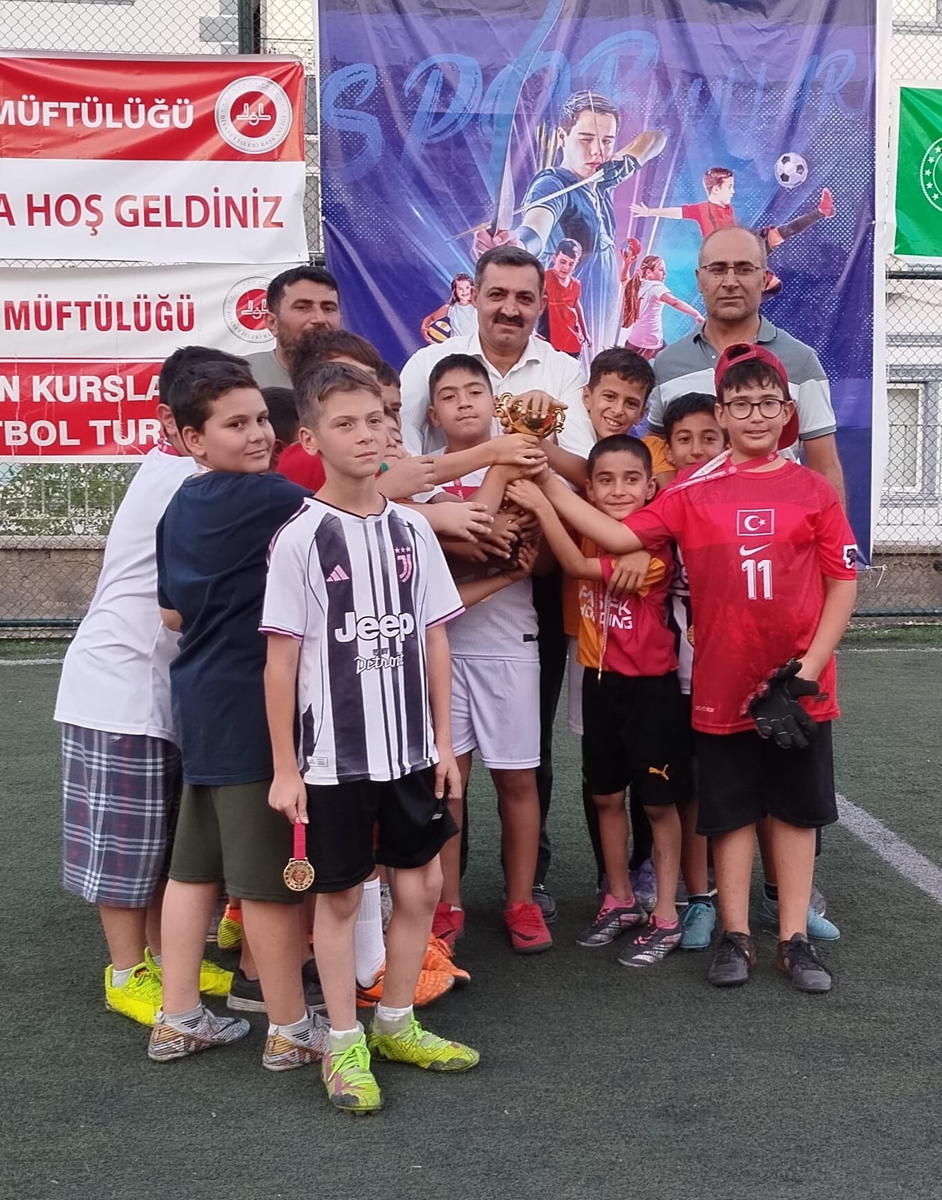 8. Besni’de 550 Öğrenci Spor Ve Kardeşlik İçin Aynı Sahadaydı