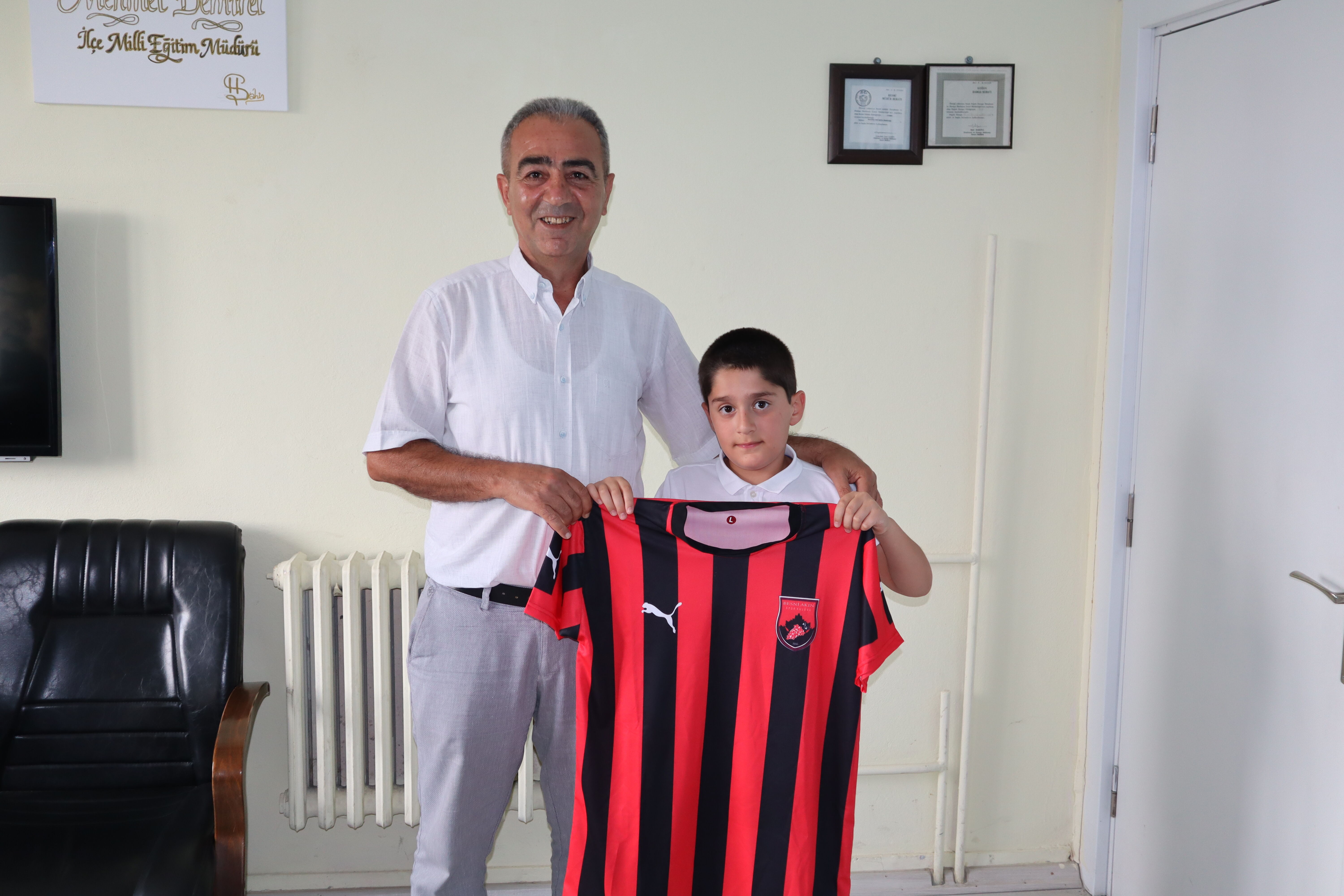 Besni Akınspor’dan Küçük Fanatik Taraftara Forma3