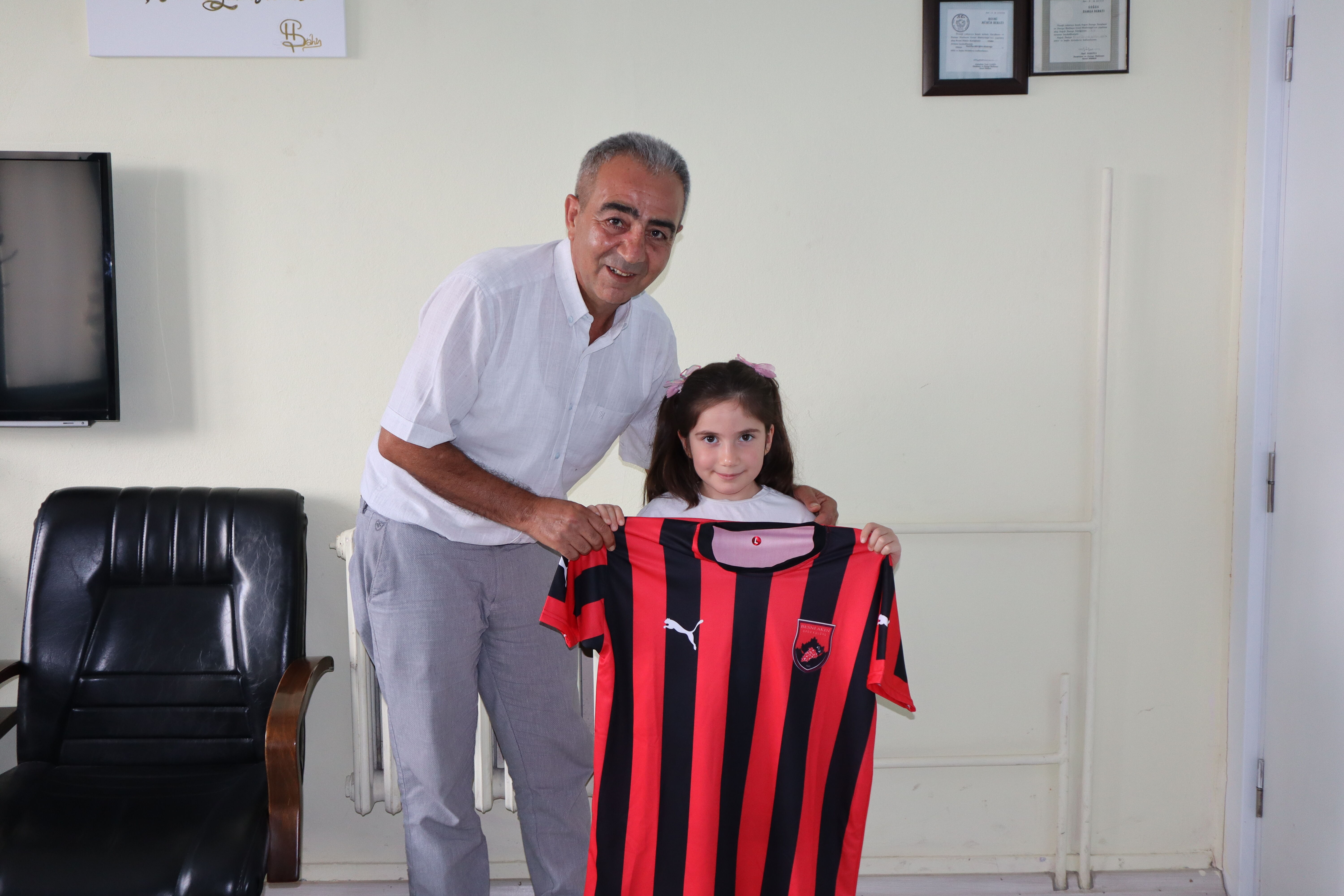 Besni Akınspor’dan Küçük Fanatik Taraftara Forma4