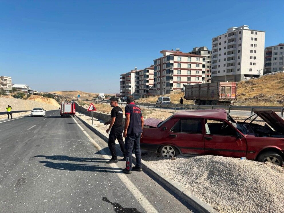 Besni'de Kontrolden Çıkan Otomobil Takla Attı