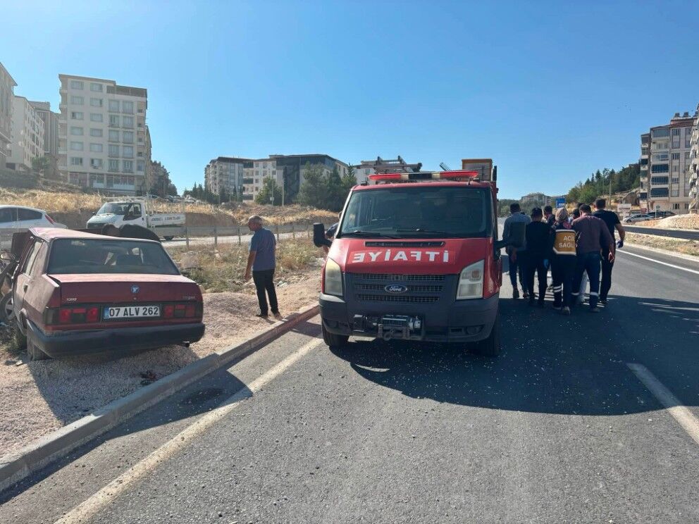Besni'de Kontrolden Çıkan Otomobil Takla Attı1