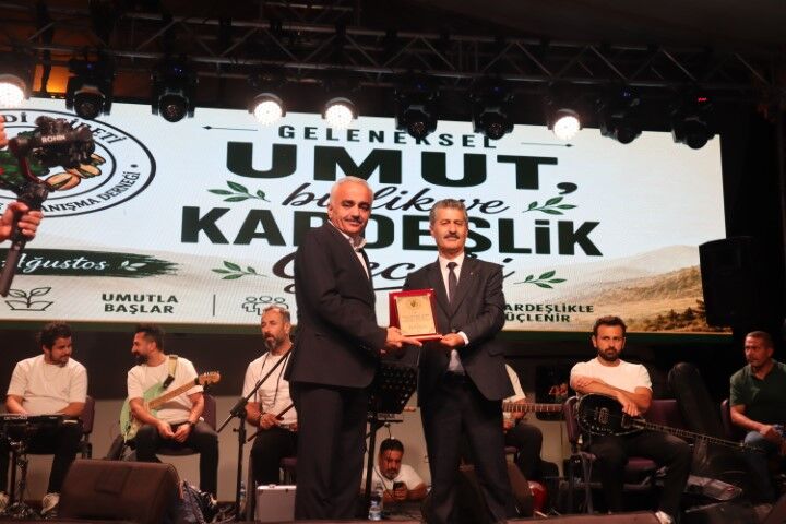 Besni'de Umut, Birlik Ve Kardeşlik Gecesi 5 Bin Kişiyi Buluşturdu (11) (Küçük)