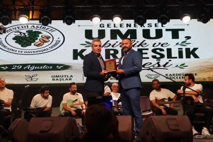 Besni'de Umut, Birlik Ve Kardeşlik Gecesi 5 Bin Kişiyi Buluşturdu (7) (Küçük) (Küçük)