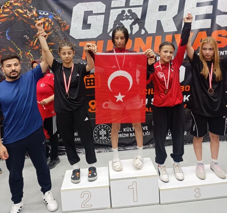 Besnili Güreşçiler Malatya’da 6 Madalya Kazandı4