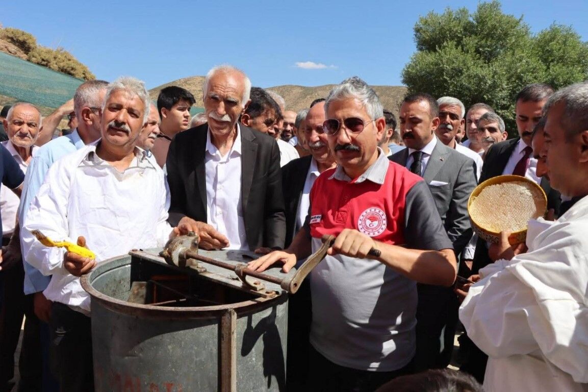 Çelikhan Bal Hasadı (3) (Orta)
