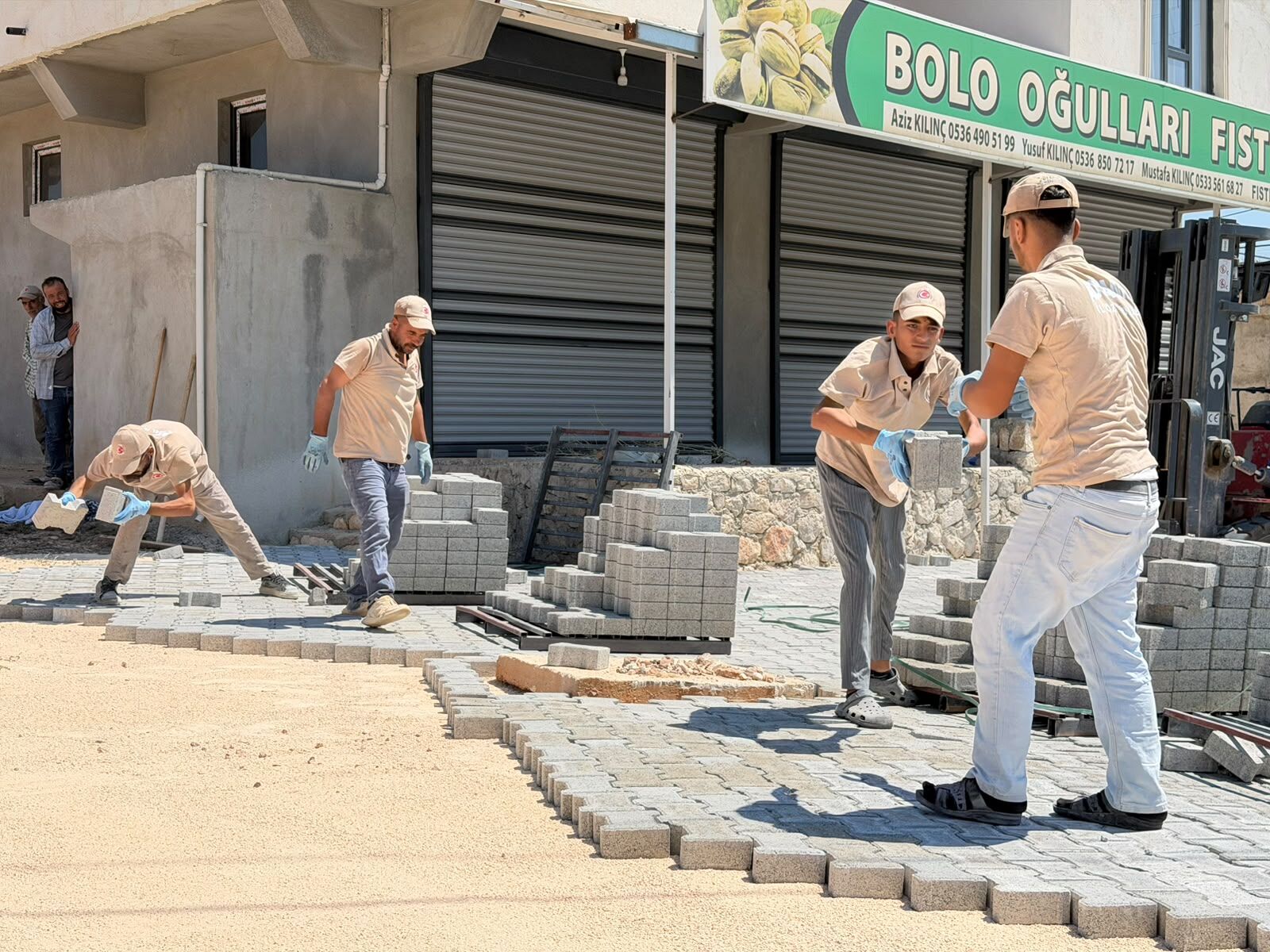 Köy Yollarinda Parke Tasi Çalismasi (2)