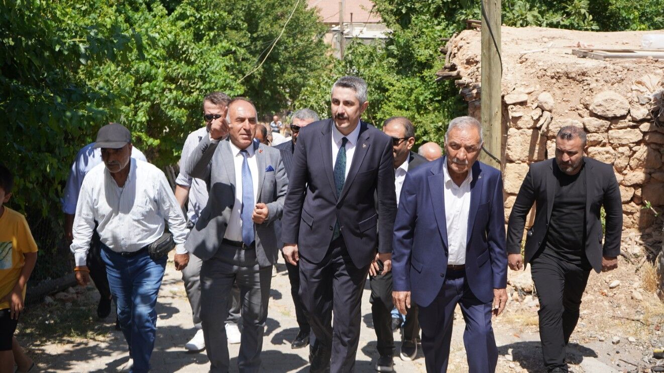 Mazbatasını Alan Mhp Yönetimi Zey Köyü'nde Dua Etti1