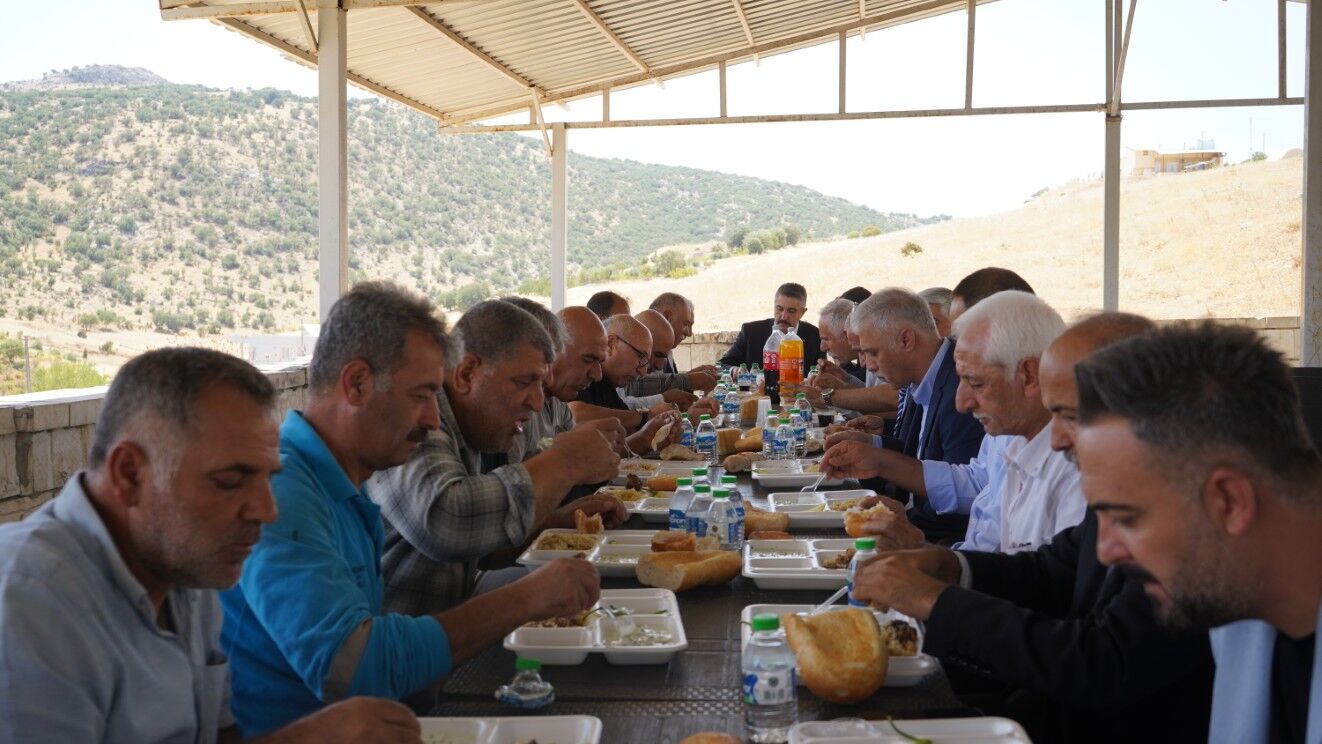 Mazbatasını Alan Mhp Yönetimi Zey Köyü'nde Dua Etti3