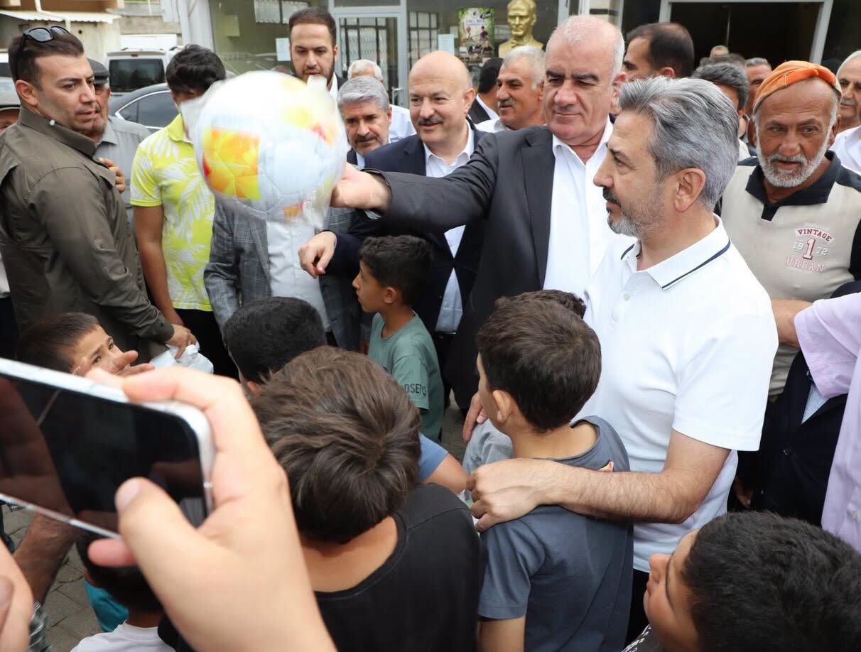 Özhan’dan Besni’de Yoğun Temas Trafiği Merkez, Belde Ve Köylerde Vatandaşlarla Buluştu (18)