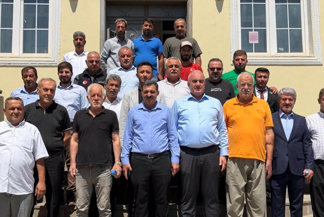 Özhan’dan Besni’de Yoğun Temas Trafiği Merkez, Belde Ve Köylerde Vatandaşlarla Buluştu (2)