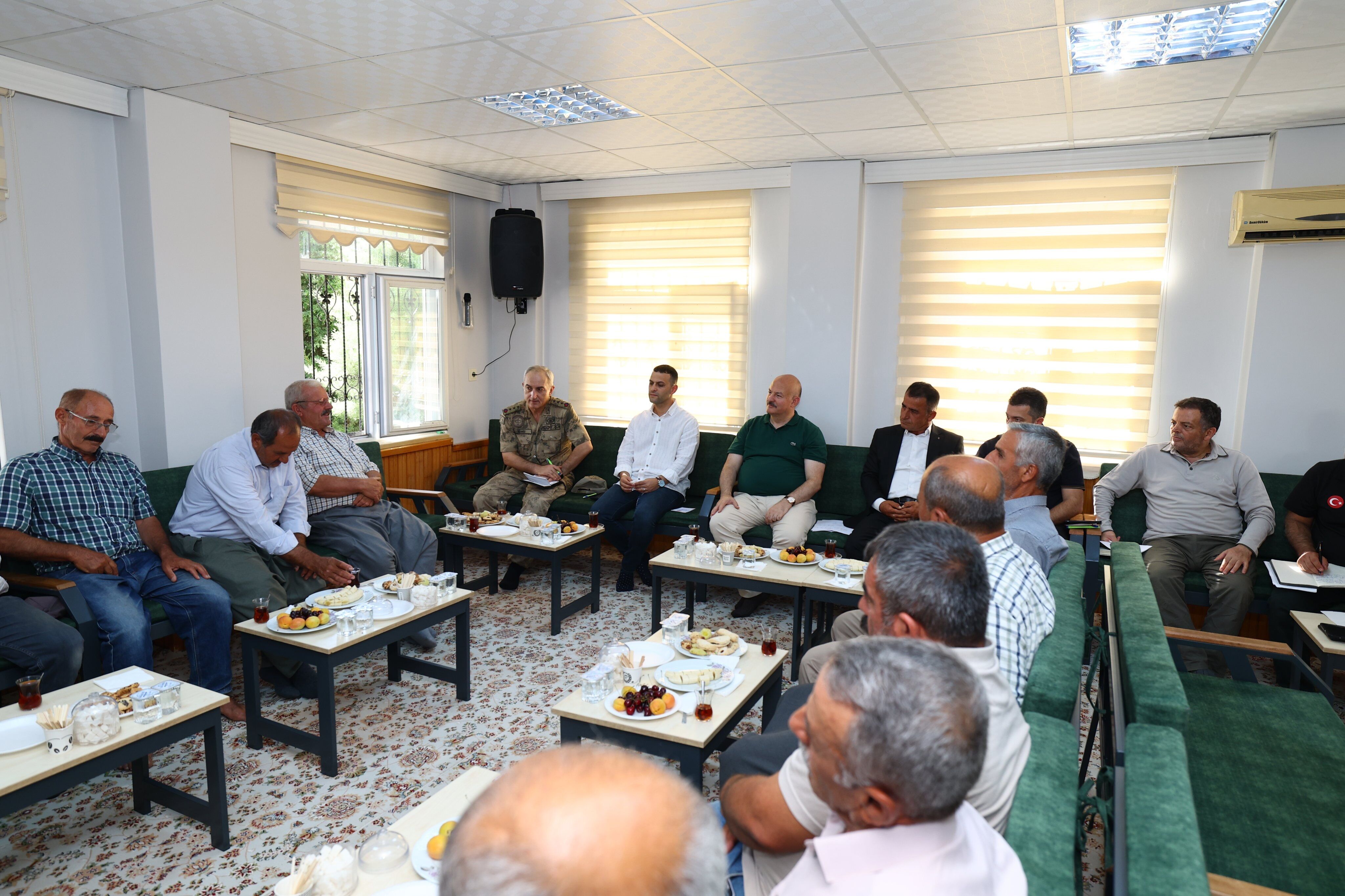 Vali Abdullah Küçük Çemberlitaş Köyü'nü Ziyaret Etti (2)