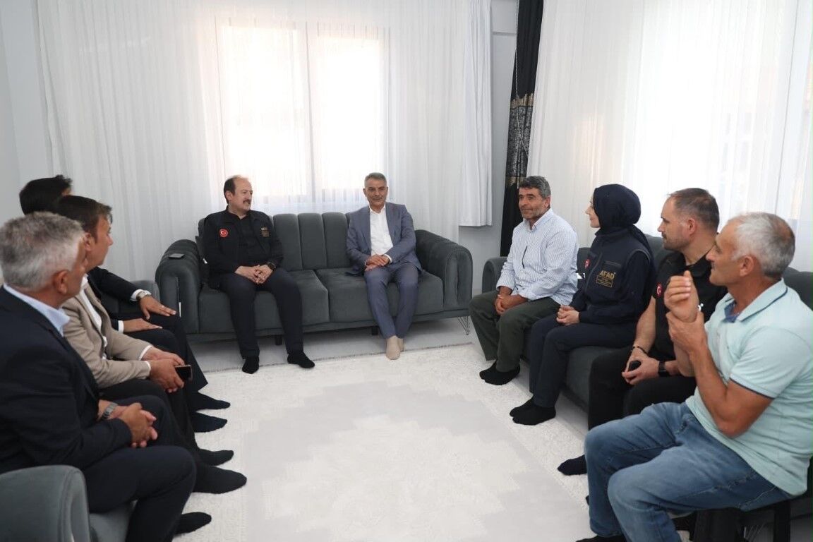 Yozgat’ta Depremzedeler Kendi Yaptıkları Evlerine Yerleşti (4) (Orta)
