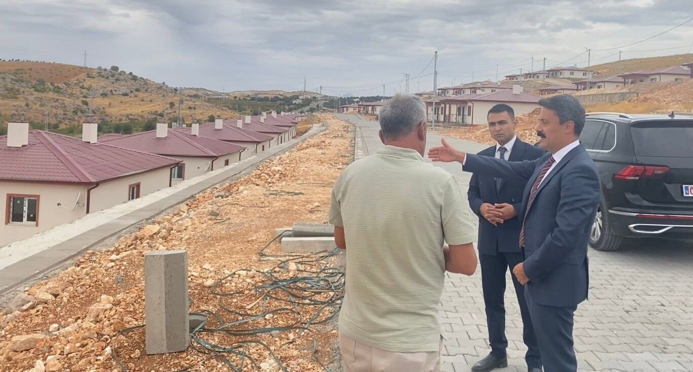 Kaymakam Aslan, Şambayat’taki Deprem Konutlarını İnceledi