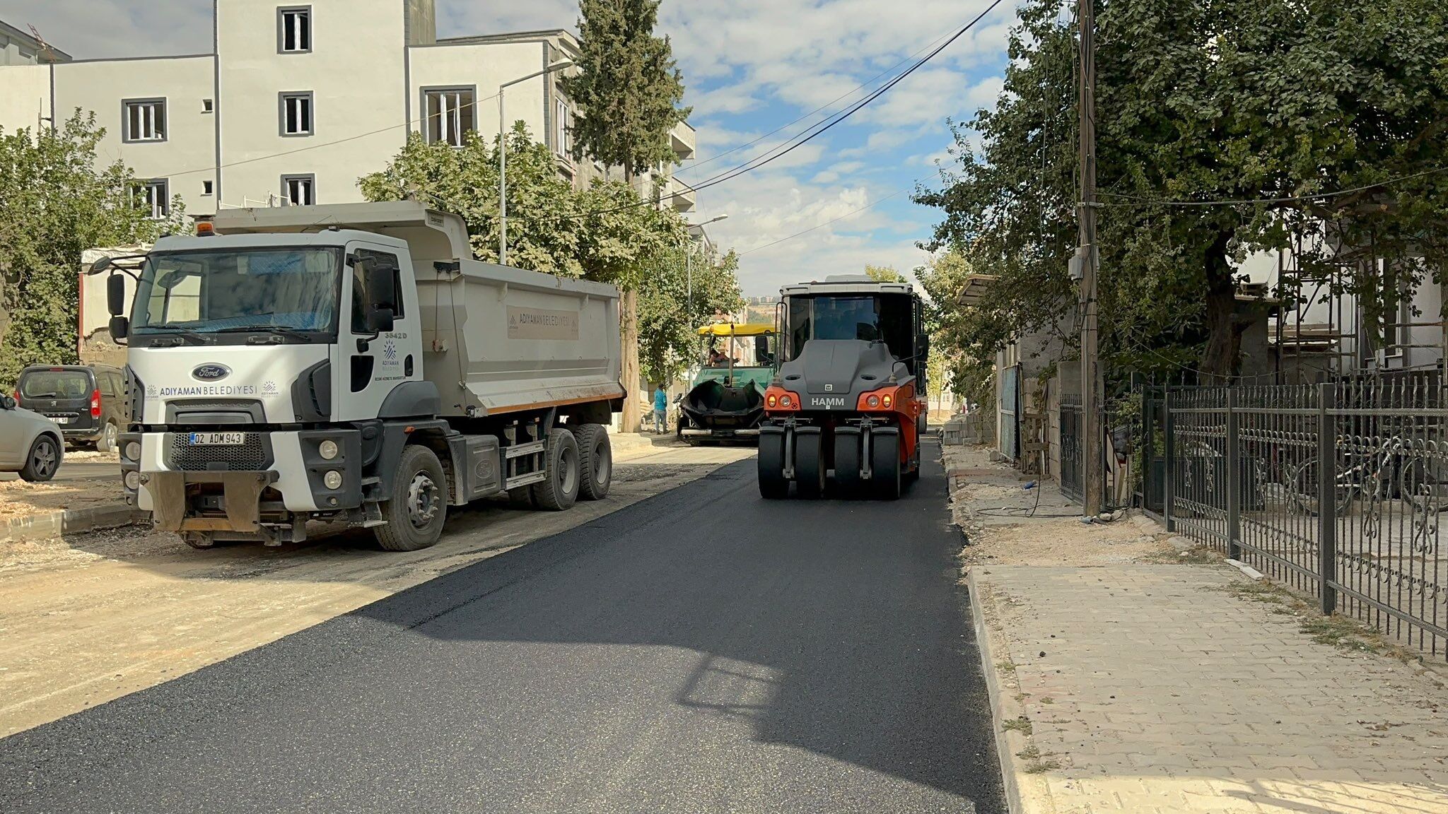 Adıyaman’da 1121 Nolu Sokakta Asfalt Yenileme Çalışması (1)