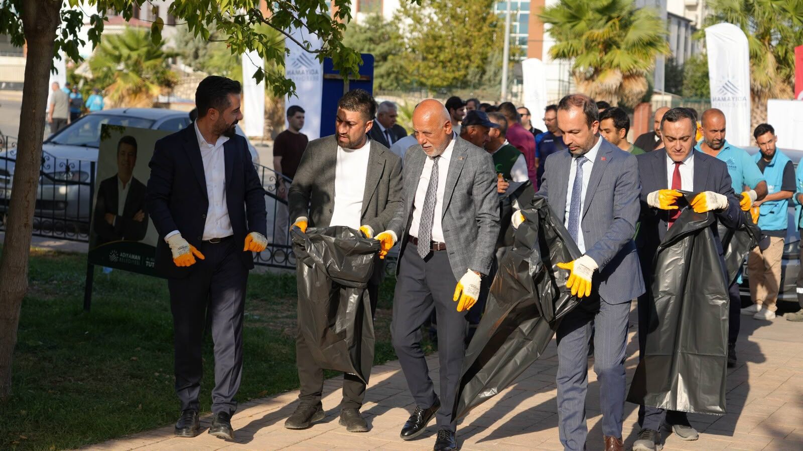 Adıyaman’da Avrupa Hareketlilik Haftası Kapsamında Araçsız Gün Ve Çevre Temizliği Etkinliği Düzenlendi. (2)