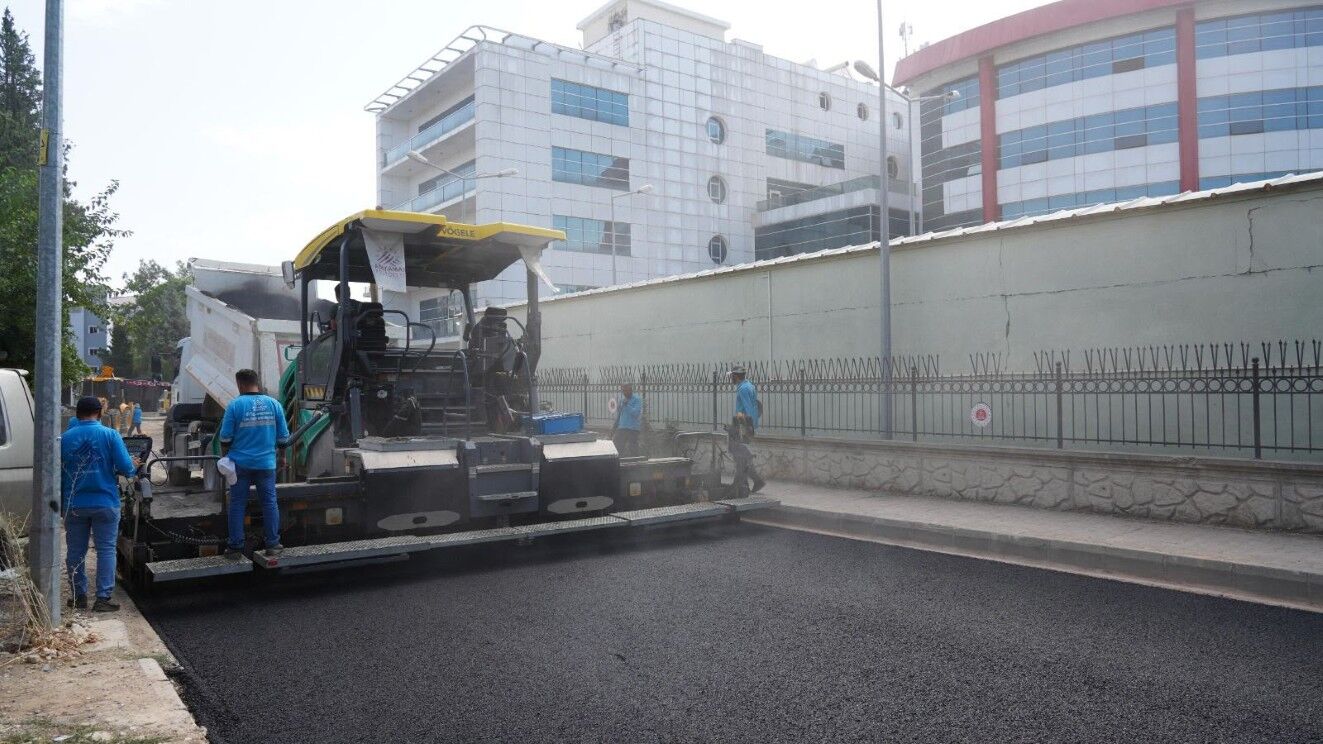 Adıyaman’da Üç Ayda 94 Bin Ton Sıcak Asfalt Serildi