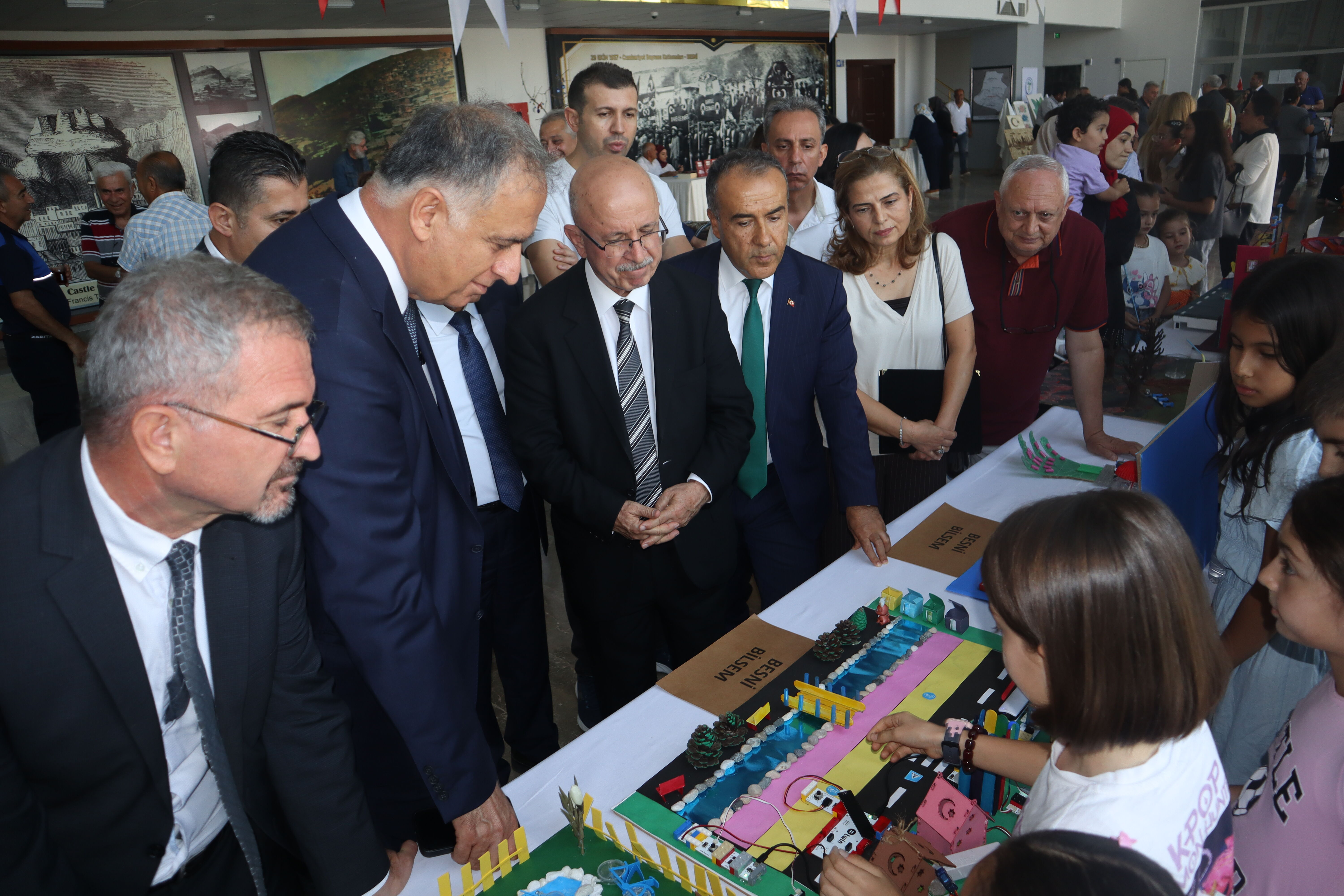 Besni Eğitim Bayramı’nda Bilimden Sanata Renkli Sergi (11)