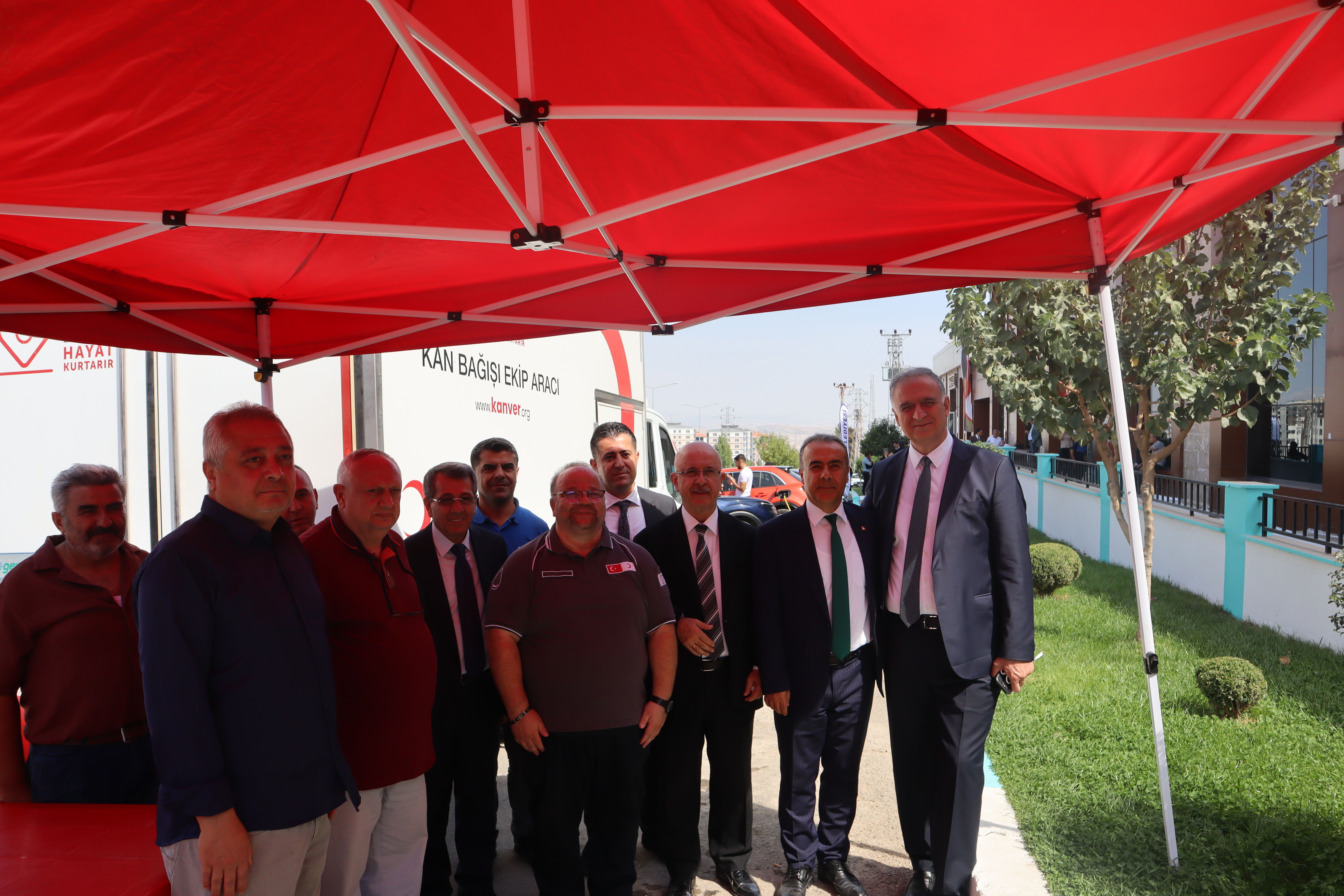 Besni Eğitim Bayramı’nda Vatandaşlar Kan Bağışladı