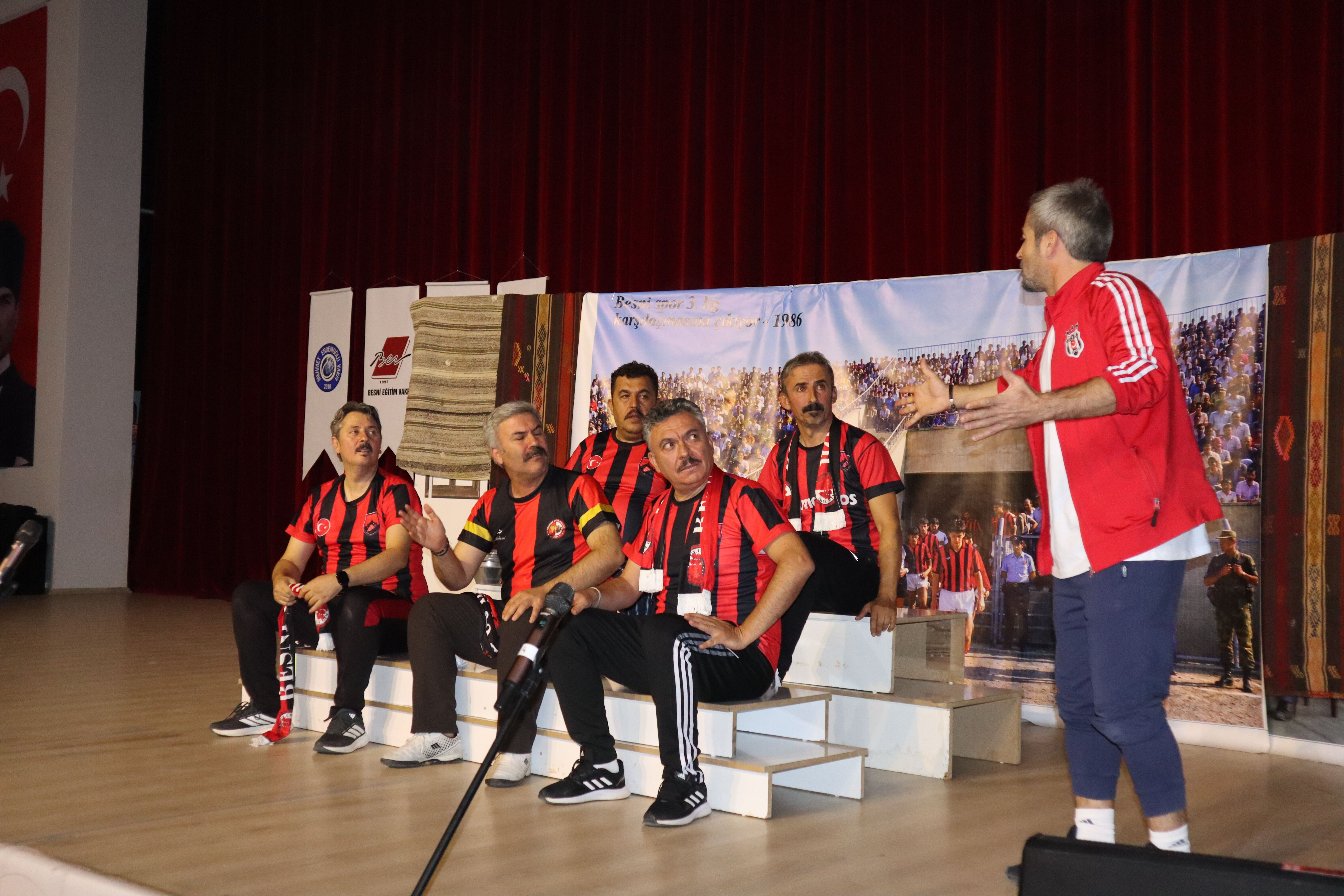Besni’de “Çağlara Bi Hal Oluyu” Oyunu Sahnelendi (1)-1