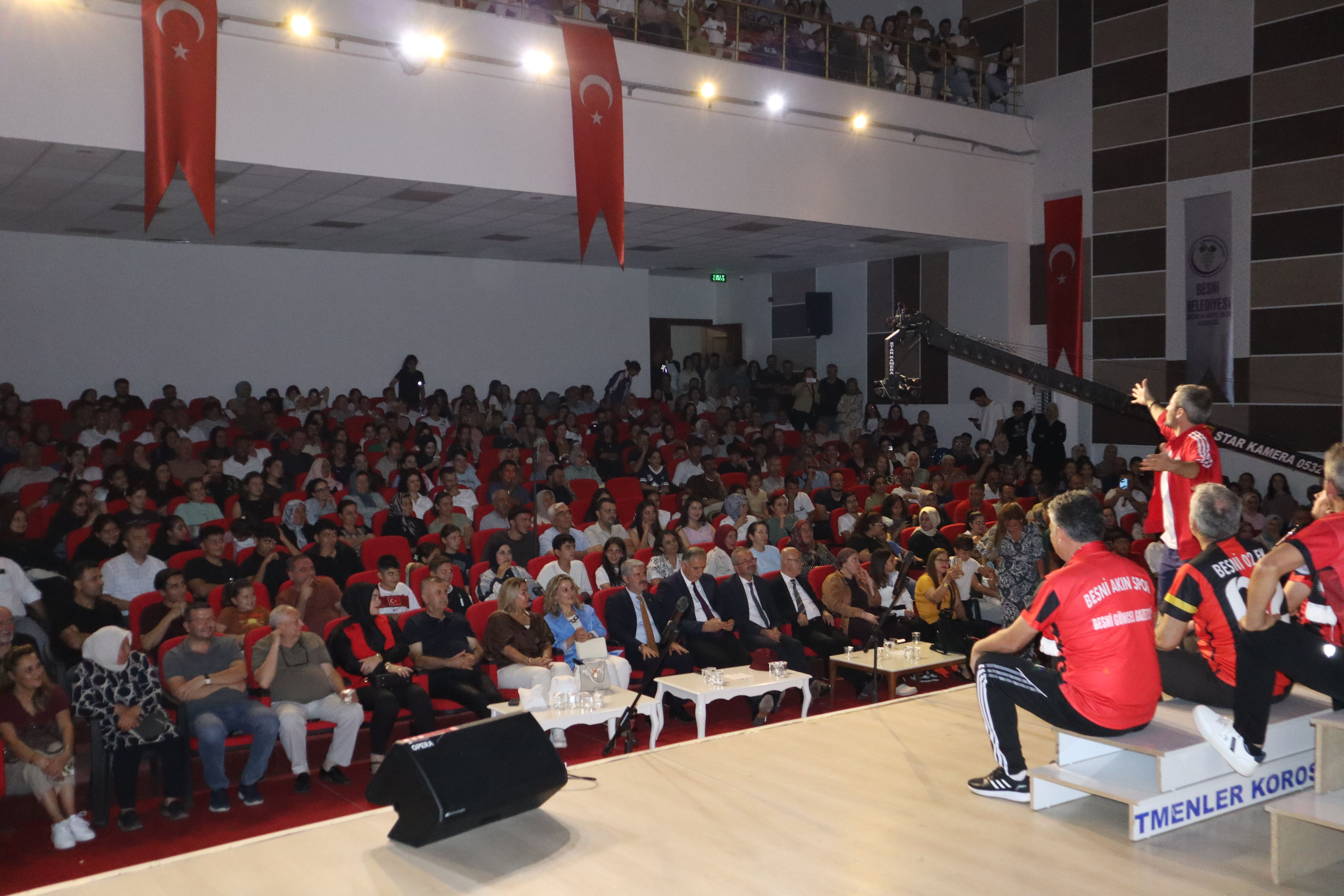 Besni’de “Çağlara Bi Hal Oluyu” Oyunu Sahnelendi (3)