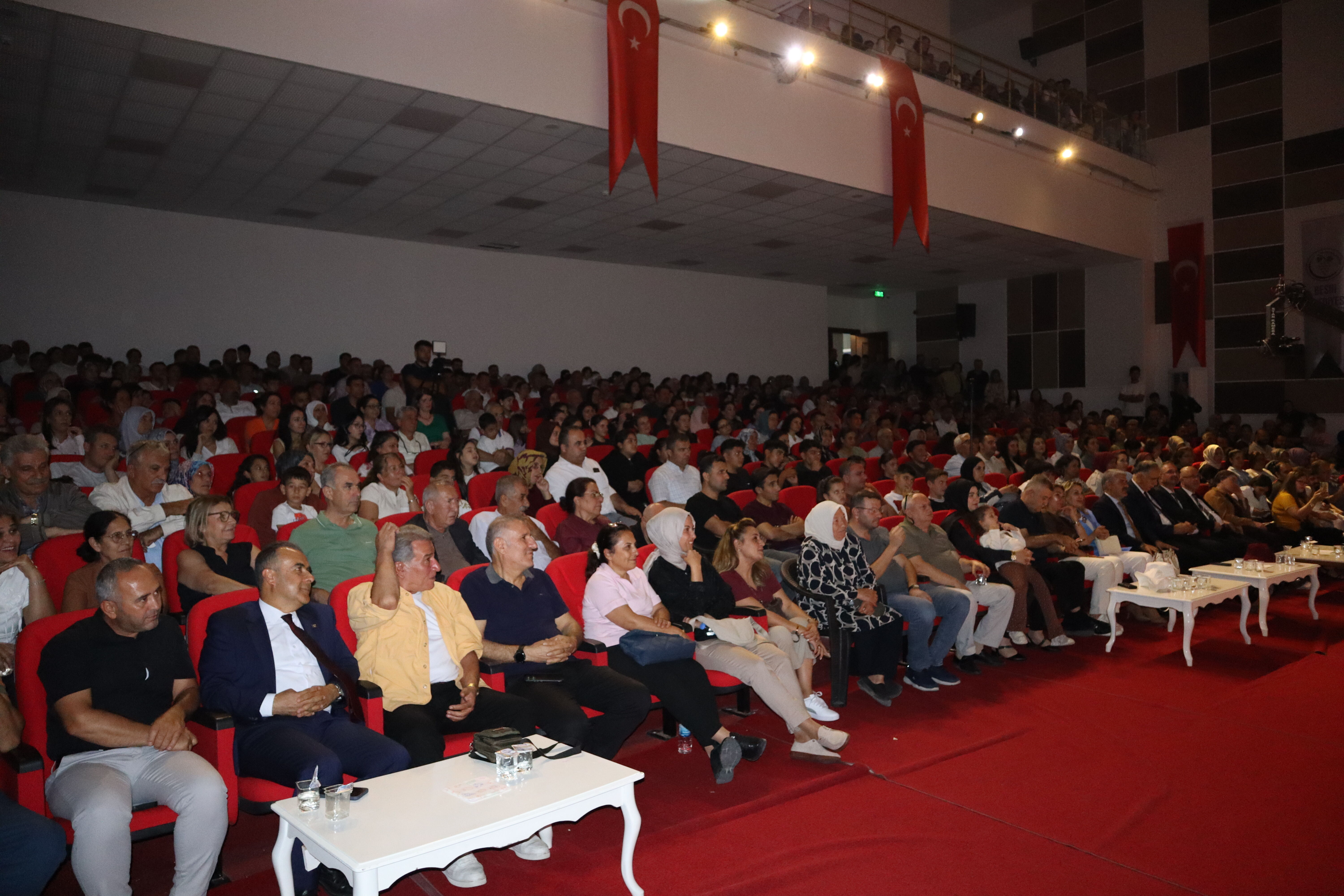 Besni’de “Çağlara Bi Hal Oluyu” Oyunu Sahnelendi (4)