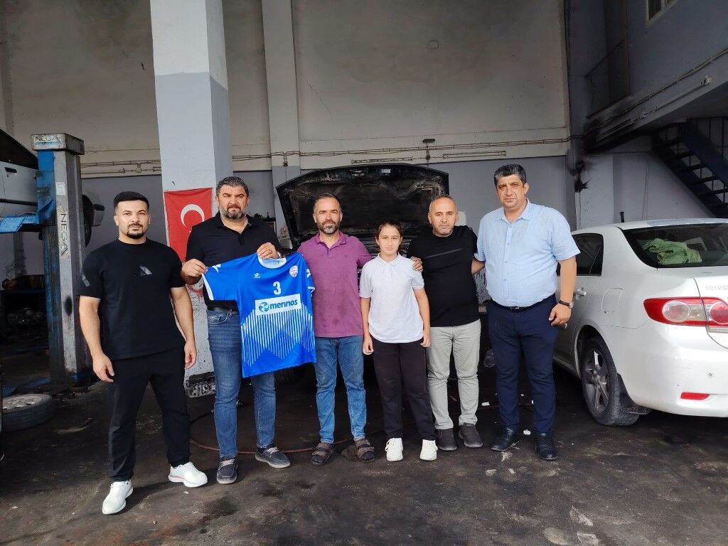 Besni’de Genç Güreşçilere Esnaftan Anlamlı Destek (1) (Orta)