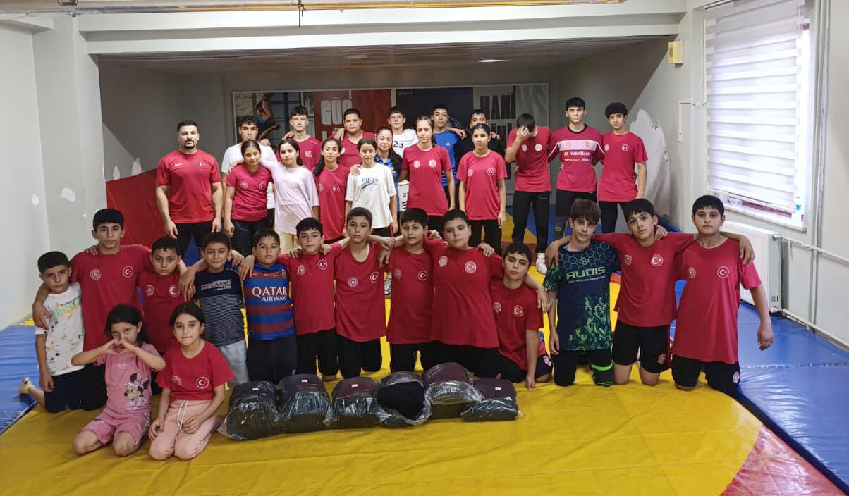 Besni’de Genç Güreşçilere Esnaftan Anlamlı Destek (2)