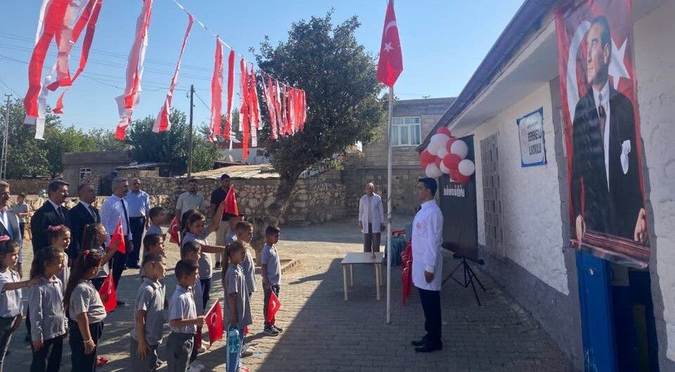 Besni’de İlk Zili Bereketli’de Kaymakam Aslan Çaldı1