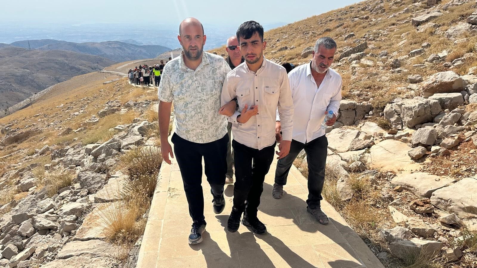Engellilerle Nemrut’un Zirvesine Çıktılar, “Çocuk Felcine Son” Dediler (4) (Büyük)