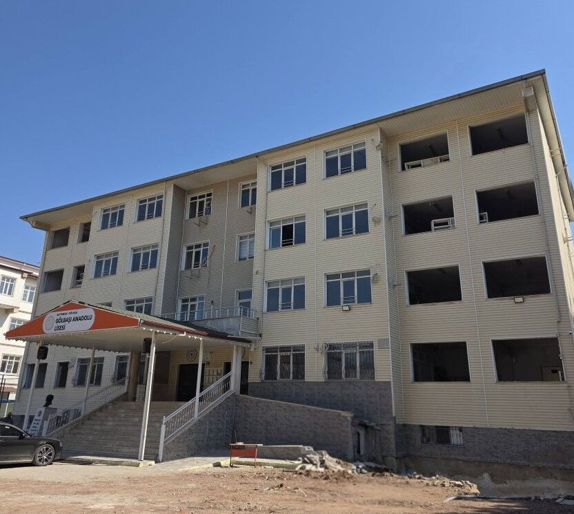 Gölbaşı Anadolu Lisesi’nde Tadilat Çalışmaları İncelendi2