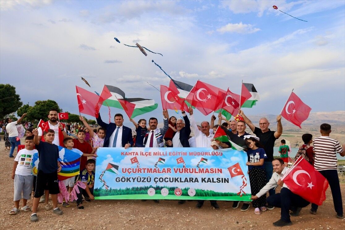 Kahta'da Filistinli Çocuklar İçin Uçurtmalar Uçuruldu