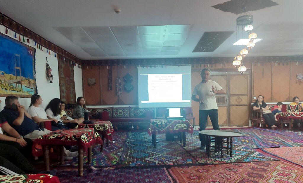 Otizmli Bireylerin Ailelerine Özel Eğitim Semineri (1) (Orta)