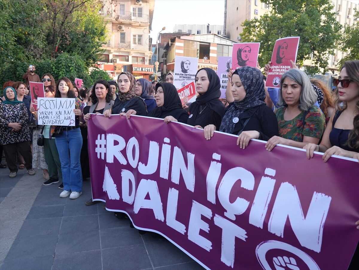 Rojin Kabaiş Anısına Diyarbakır'da Yürüyüş Düzenlendi