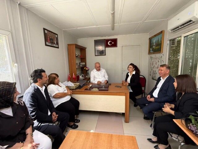 Türkiye Yüzyılı Buluşmaları Kapsamında Diyarbakır’da Vatandaş, Esnaf, Gençler Ve Stk’larla Buluştu. (11) (Küçük)