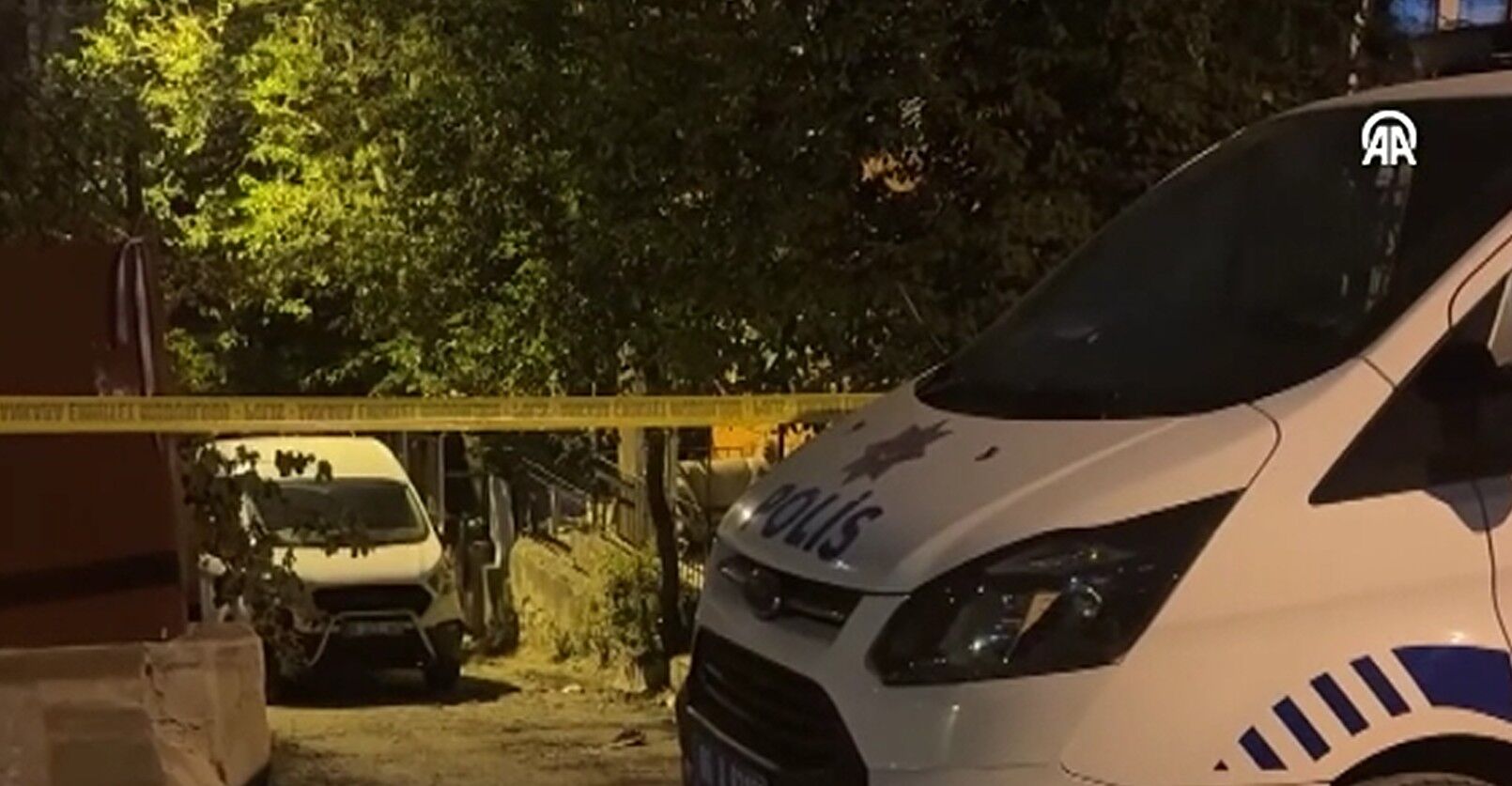 Yenimahalle’de Bir Apartman Dairesinde Bulunan 3 Kişinin Hayatını Kaybettiği Belirlendi. Cesetler Adli Tıp Kurumu Morguna Götürüldü.-1