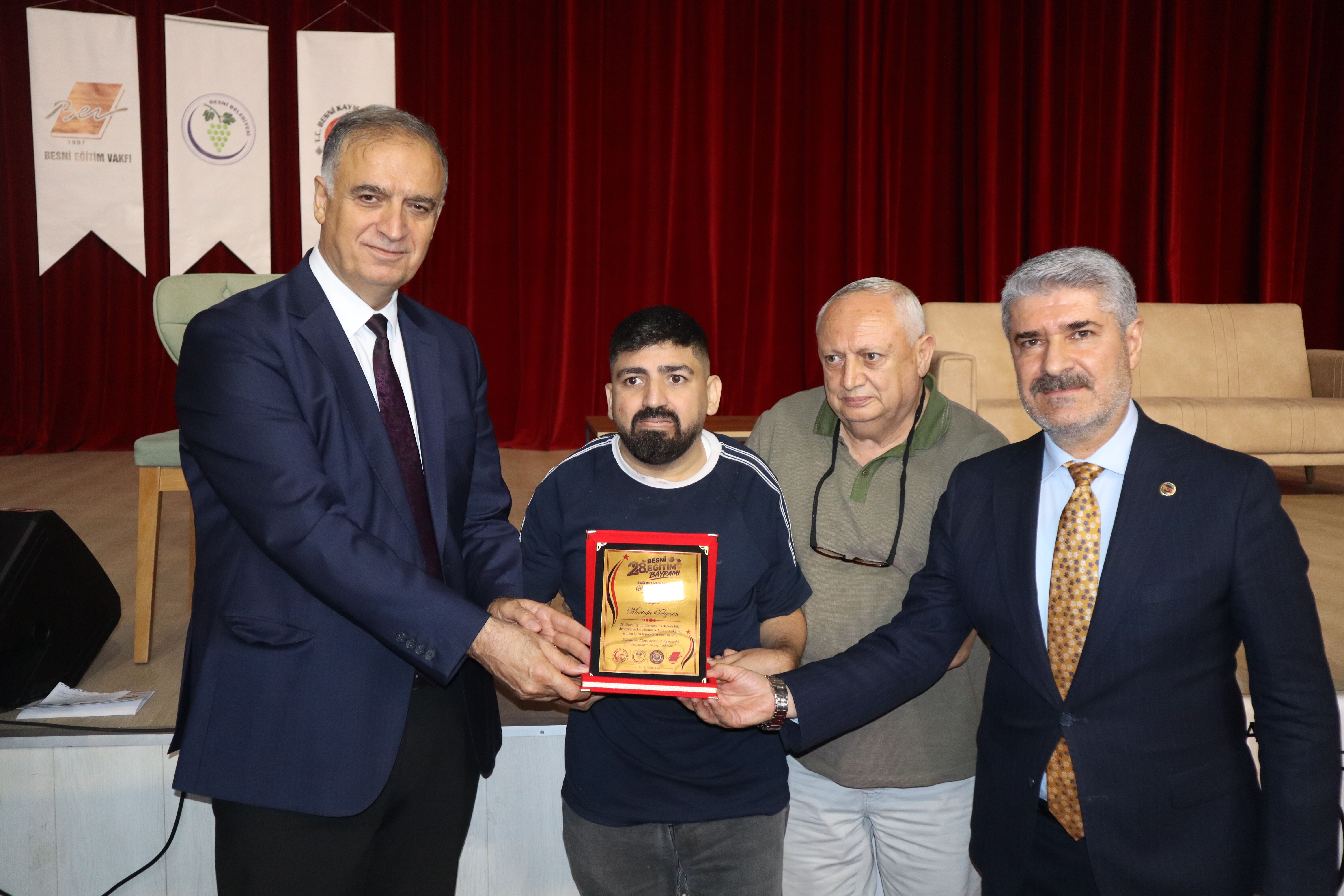 Yusuf Yusuf Show, Besni Eğitim Bayramı’nda Kahkahaya Boğdu (1)