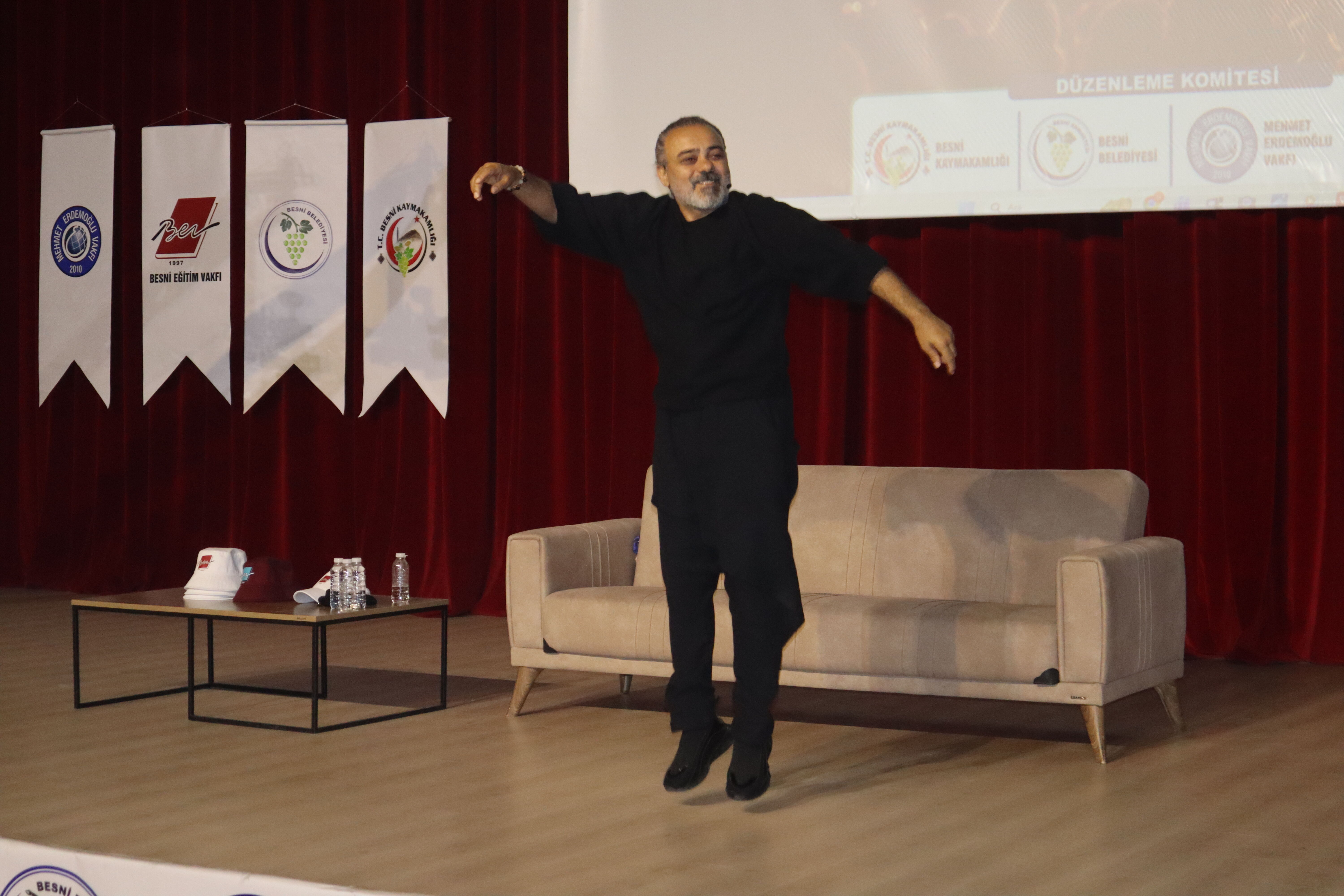 Yusuf Yusuf Show, Besni Eğitim Bayramı’nda Kahkahaya Boğdu (6)