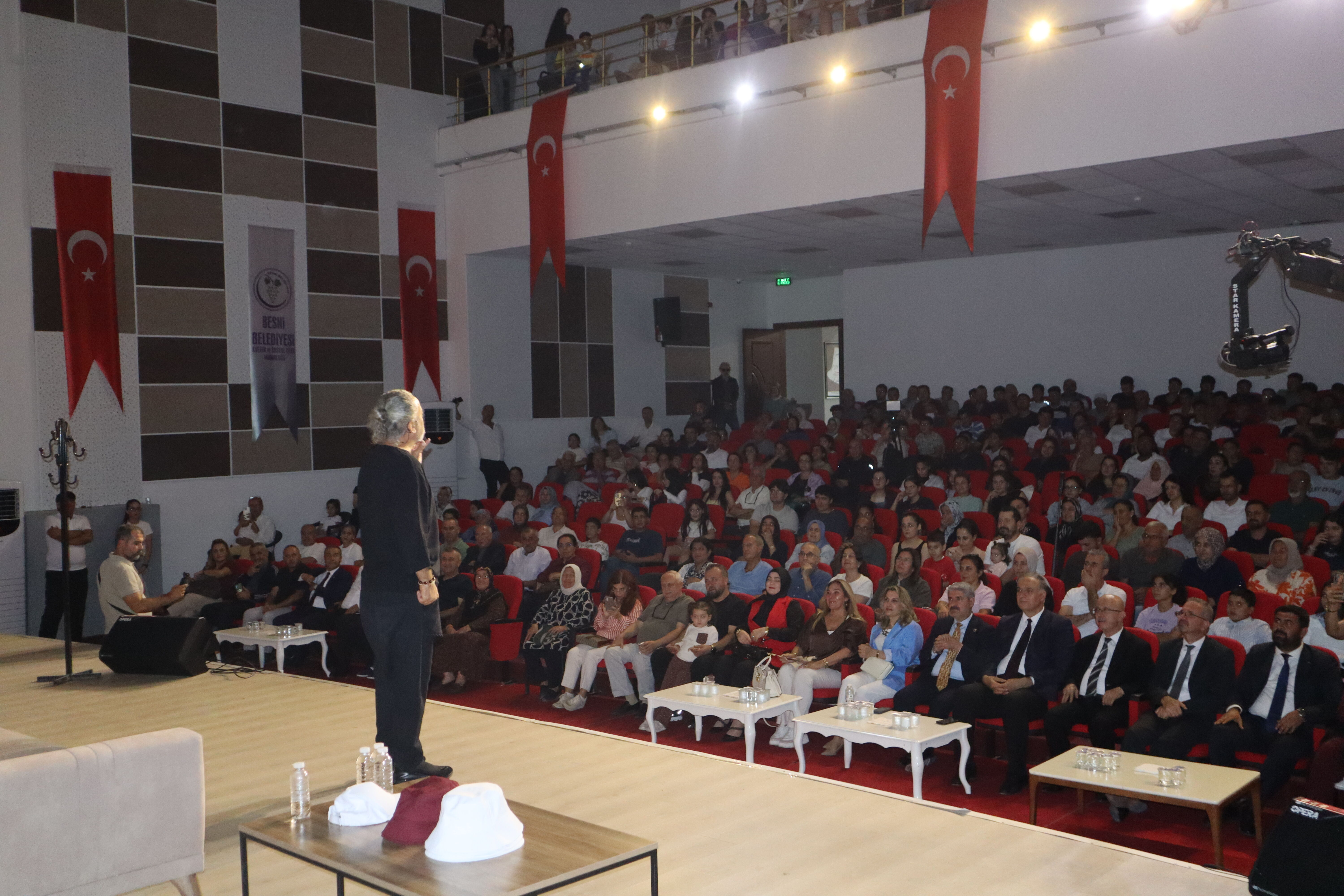 Yusuf Yusuf Show, Besni Eğitim Bayramı’nda Kahkahaya Boğdu (7)