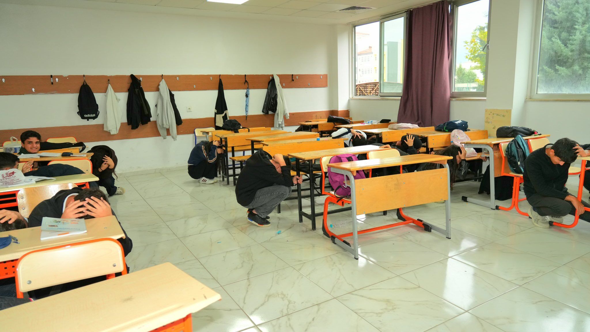 2Öğrenciler Afetlere Karşı Uygulamalı Eğitim Aldı